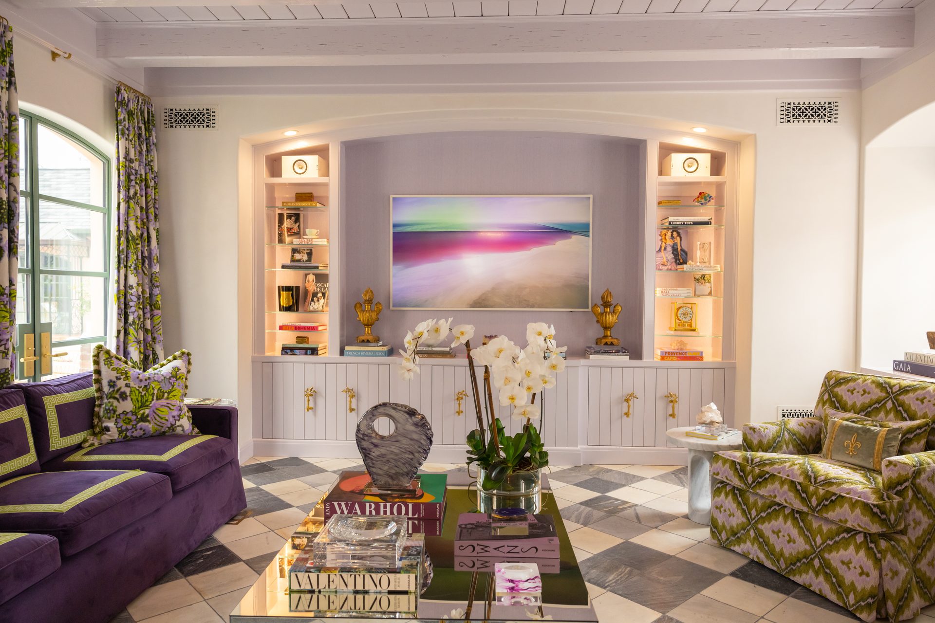 Living room with a Samsung Frame television at The Redbird House in River Oaks, by Media Systems