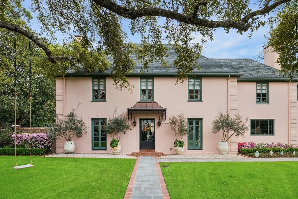 Den at The Redbird House, a 1925 River Oaks landmark renovated in 2021